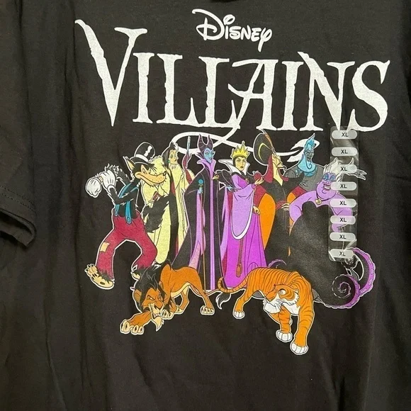 ****Donated***Disney Villains black short sleeve graphic t-shirt Size M - Picture 2 of 5